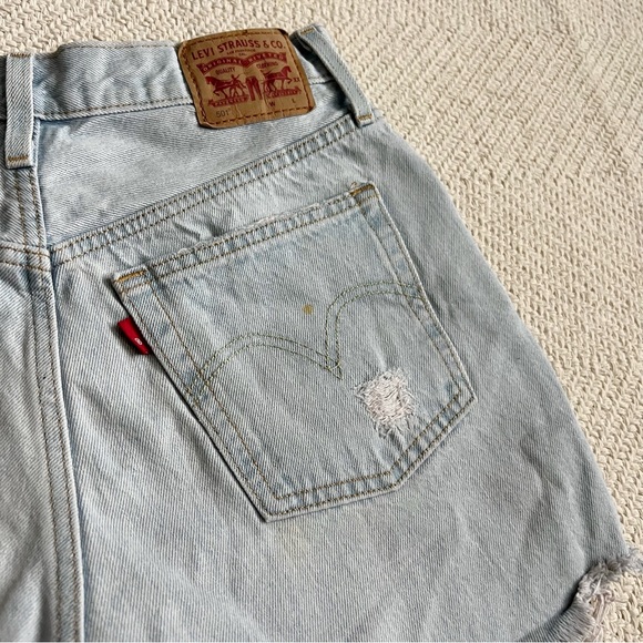 Levi’s 501 Light Wash Cut Off High Waisted Denim Shorts - Picture 7 of 7